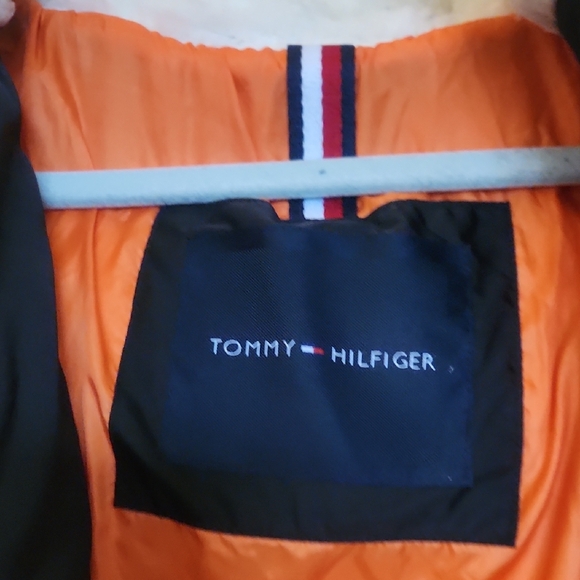 Tommy Hilfiger Men's Black Puffer Jacket with Orange Lining - Picture 3 of 6
